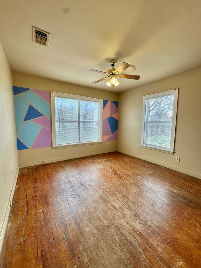 Building Photo - COMING FEBRUARY 2026 - Centrally Located 2-Bedroom Home!