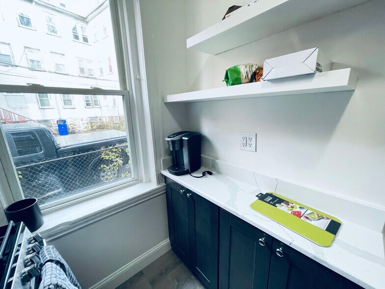 Building Photo - 4 Carol Ave