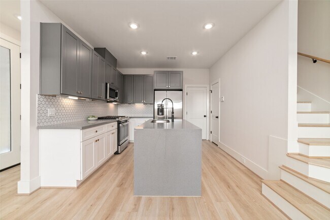 Building Photo - 5630 Bertellis Ln
