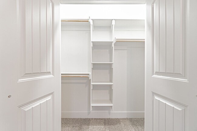 Building Photo - Beautiful home awaits you!