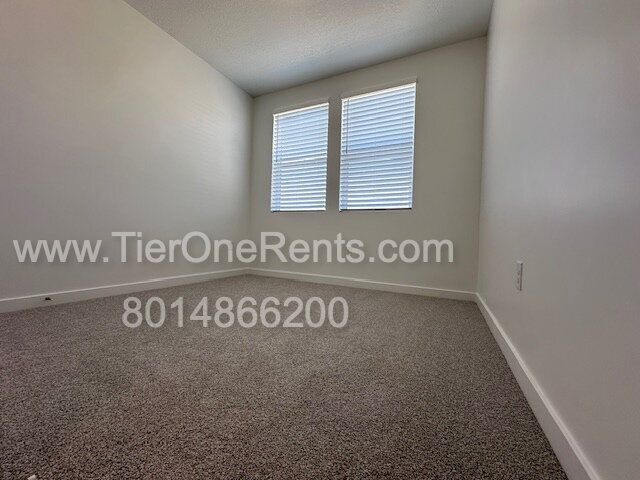Building Photo - Move-in special:  First month's rent free!
