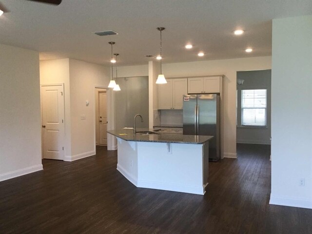 Building Photo - 3135 Creek Village Ln