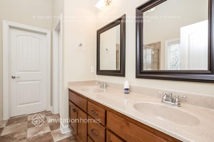 Building Photo - 5253 Monarch Dr