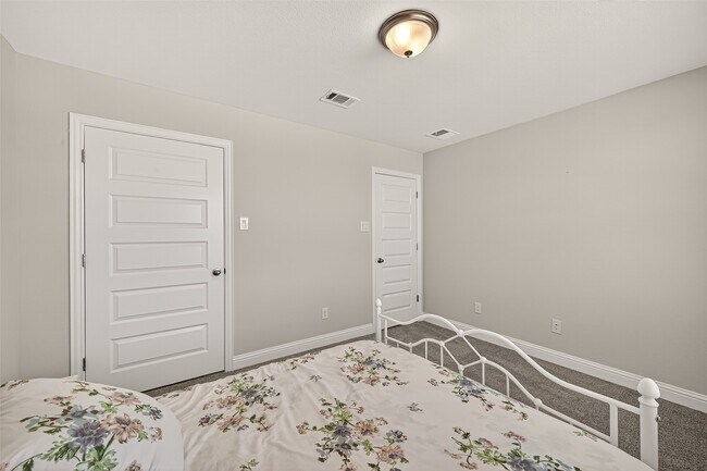 Building Photo - 409 Aurora Creek Ln