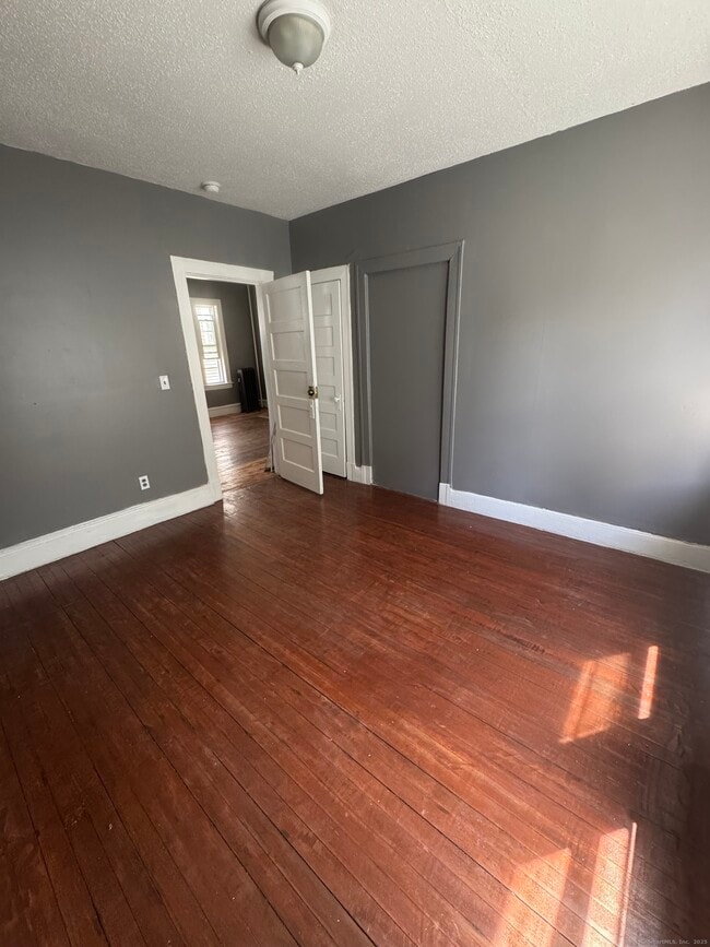 Building Photo - 494 Edgewood St