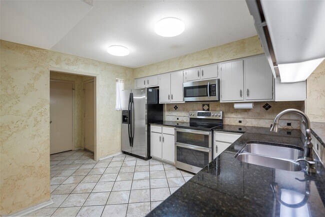 Building Photo - 14515 Wunderlich Dr