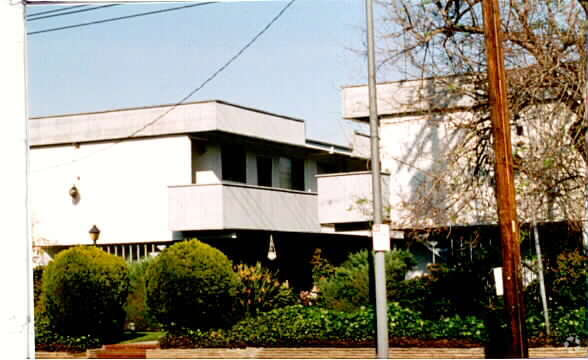 Building Photo - 5000 Kester Ave