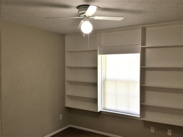 Building Photo - 672 East Lake Lane