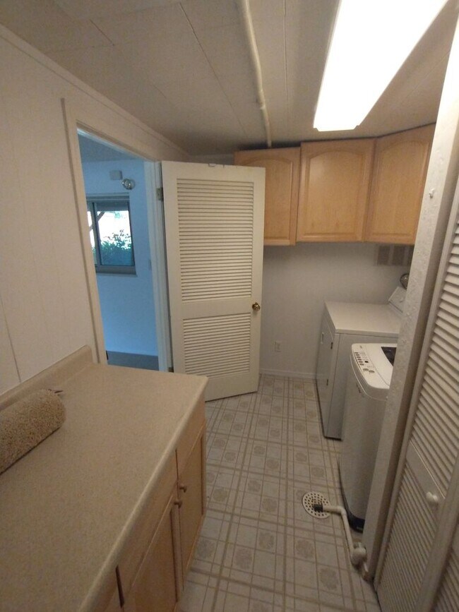 Building Photo - Spacious 4B/2B Home in Boulder, CO! Availa...
