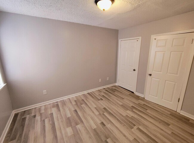 Building Photo - 6439 Kirby Trees Dr
