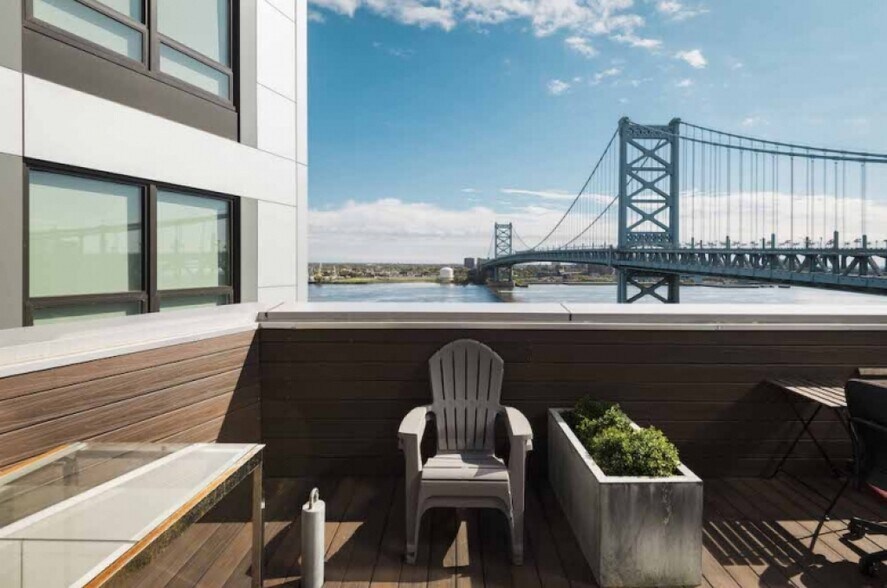 Building Photo - 250 N Christopher Columbus Blvd