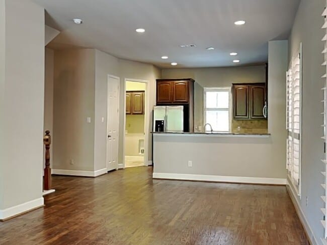 Building Photo - 2222 Marilla St