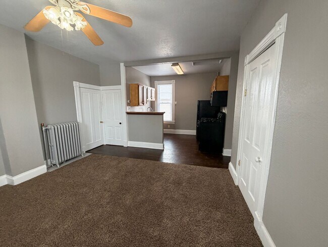 Building Photo - 203 W Dewald St