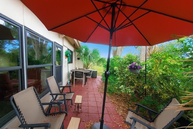 Building Photo - 1403 Arrowhead Cir W