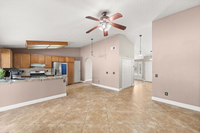Building Photo - Beautiful large corner lot