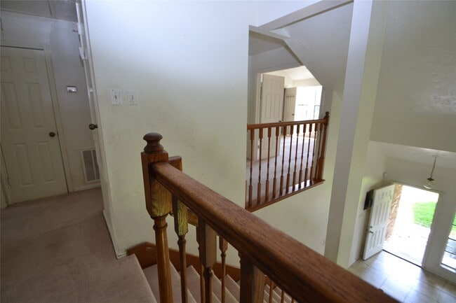 Building Photo - 12410 Meadow Briar Dr