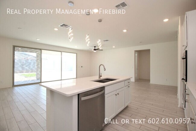 Building Photo - 3037 W la Mirada Dr