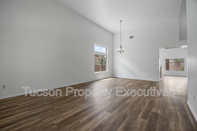 Building Photo - 7585 E Picket Fence Ln