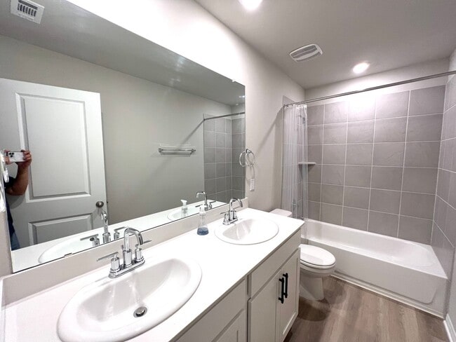 Building Photo - Two Story 5 bedrooms and 3 bath home for rent, Solar Panels, EV Charge Ready, in a quiet neighbor...