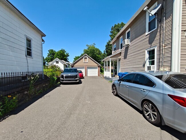 Building Photo - 296 Hillside Ave