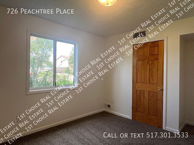 Building Photo - 726 Peachtree Pl