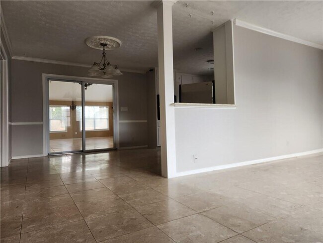Building Photo - 3490 Pine Hill Dr
