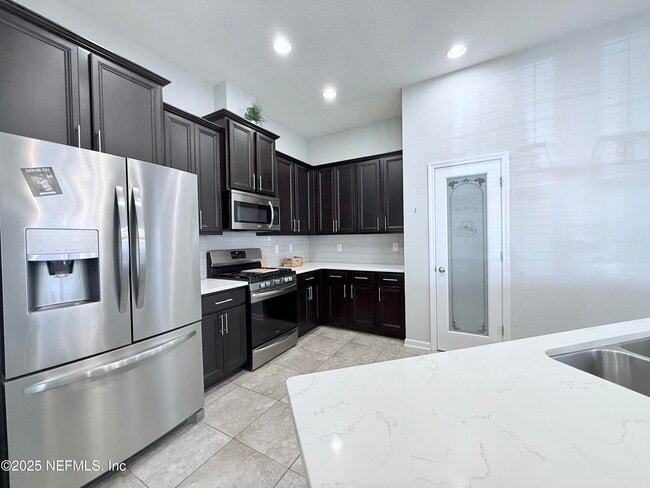 Building Photo - 304 Green Turtle Ln