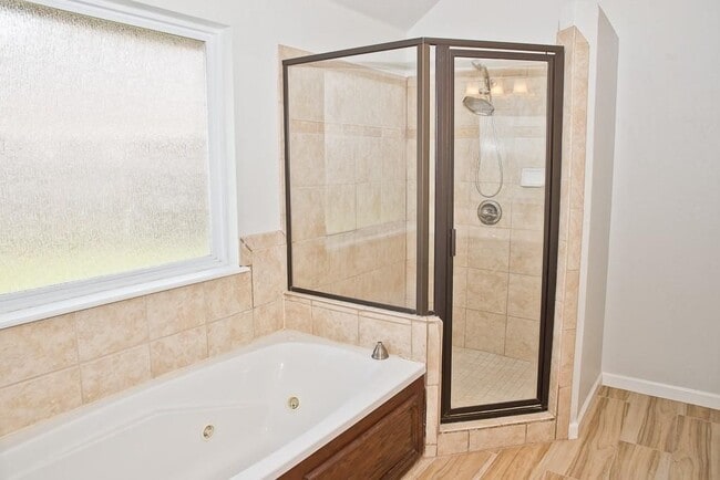 Building Photo - 826 Rickwood Cir