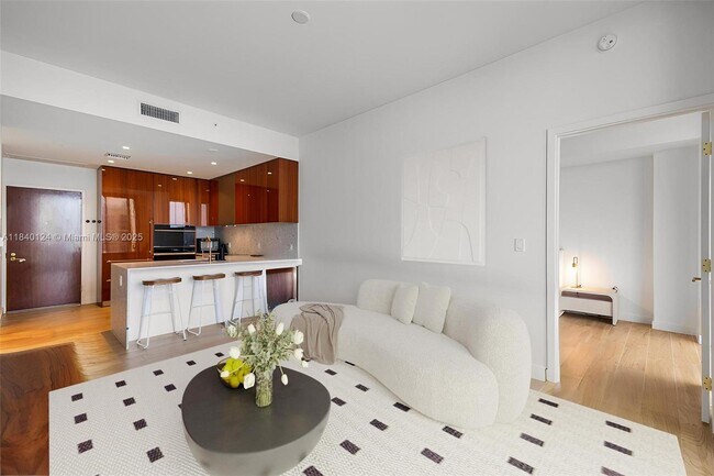 Building Photo - 2678 Tigertail Ave