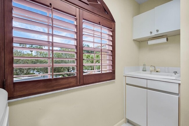 Building Photo - 222 Legendary Cir