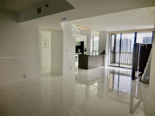 Building Photo - 1000 E Island Blvd