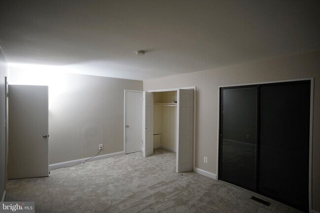 Building Photo - 6317 Early Glow Ct
