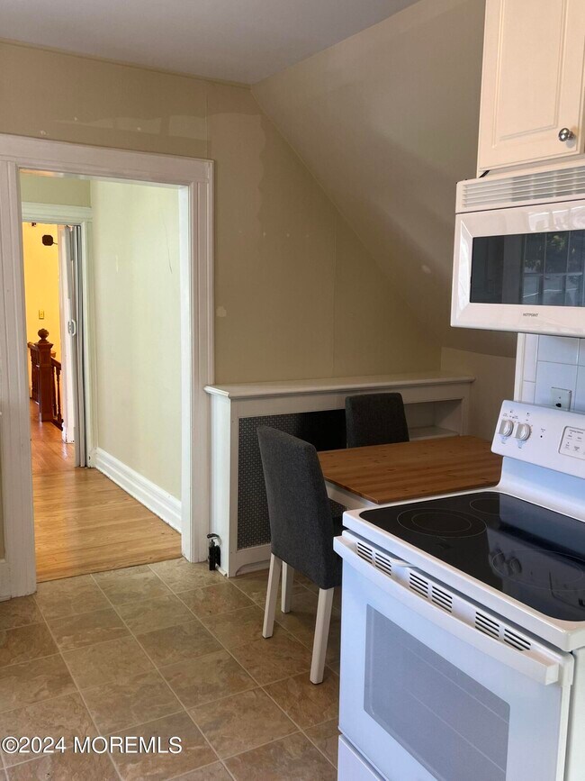 Building Photo - 84 McLaren St