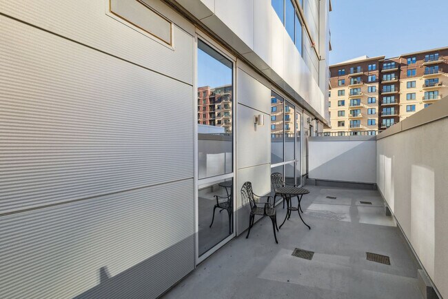 Building Photo - 222 E Jefferson St