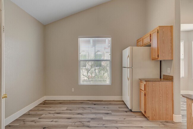 Building Photo - 10550 W Alexander Rd