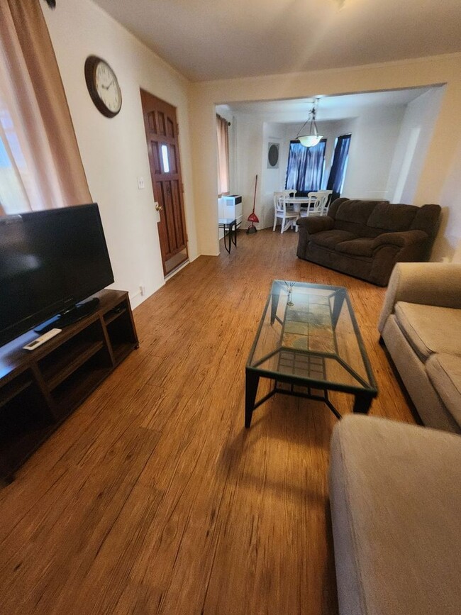 Building Photo - Coming Soon! Furnished One Bedroom with Bo...