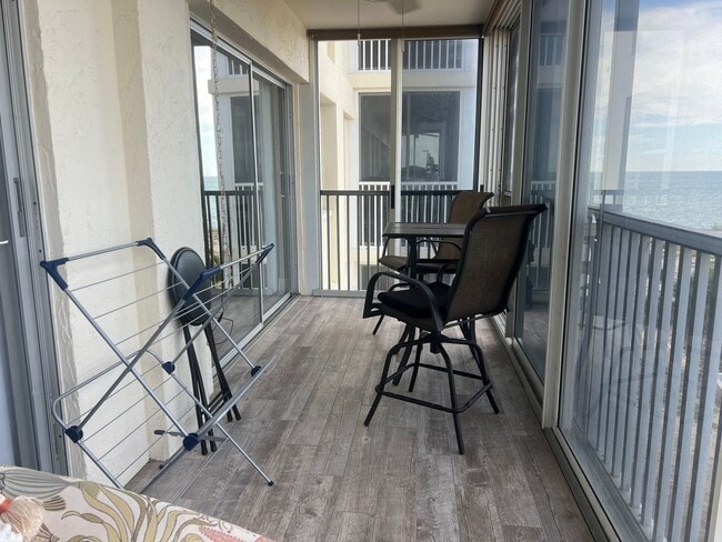 Building Photo - NEW PRICE! 2BD/2BA with Detached Carport on Venice Island!