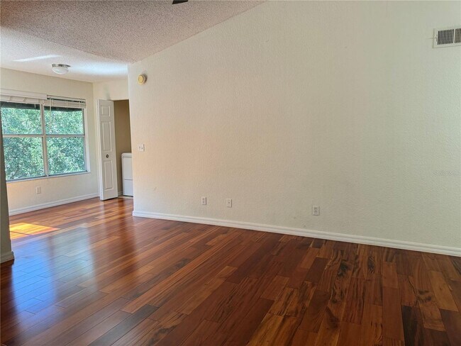 Building Photo - Villa Medici- Apt. 937