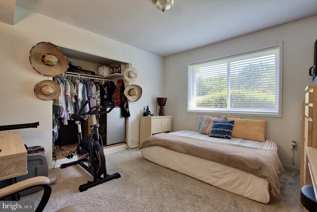 Building Photo - 10026 Fair Wds Dr