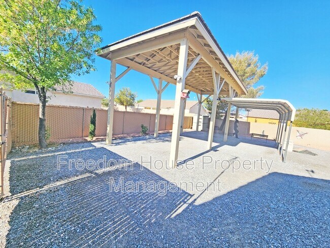 Building Photo - 380 Round Up Ct