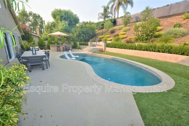 Building Photo - 6519 Bayberry St