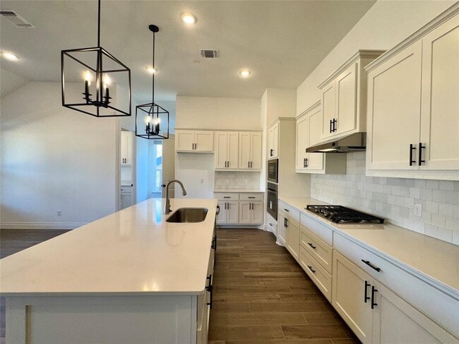 Building Photo - 1301 White Daisy Ln