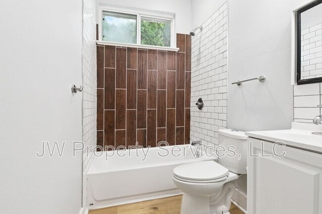 Building Photo - 3701 Derbigny St