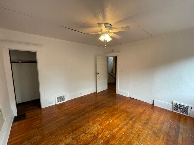 Building Photo - Wealthy St / Cherry St Duplex for Rent