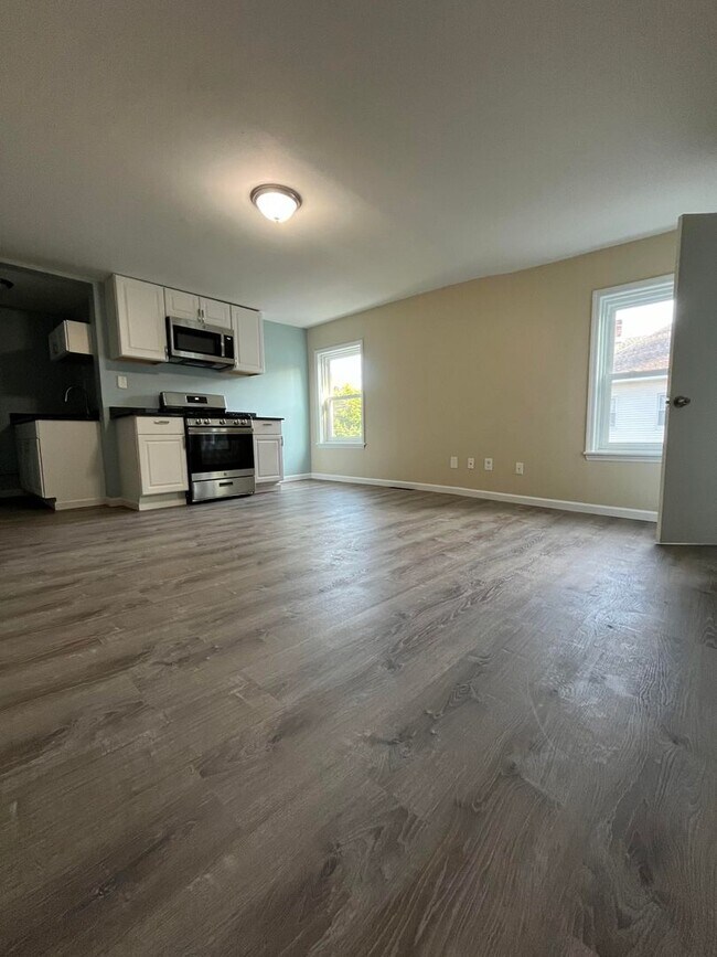 Building Photo - Gorgeous Studio Apartment in Quiet Pittsfield Street