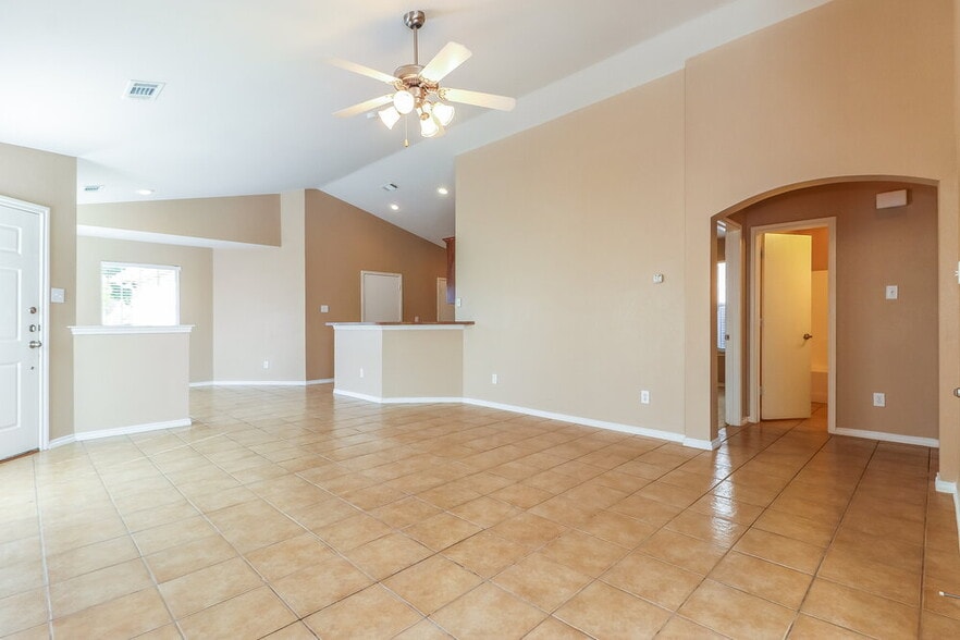 Building Photo - 6440 Regina Dr