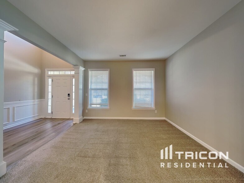 Building Photo - 8953 Crestview Cir