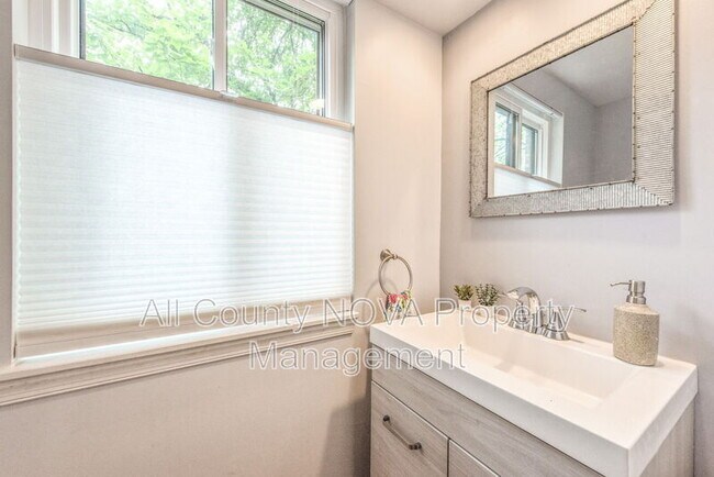 Building Photo - 10343 Bushman Dr