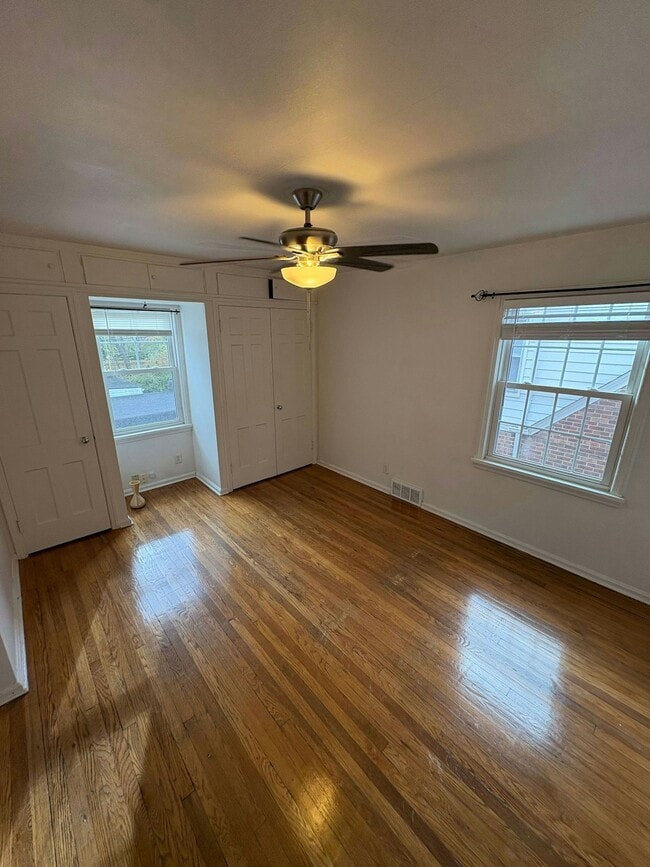 Building Photo - 13698 Cedar Rd