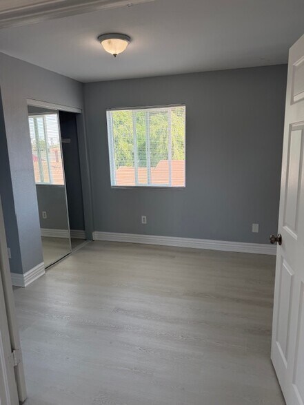 Building Photo - 238 E 73rd St